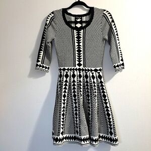 Nina Leonard Geometric Print Sweater Dress Size Small Black and White